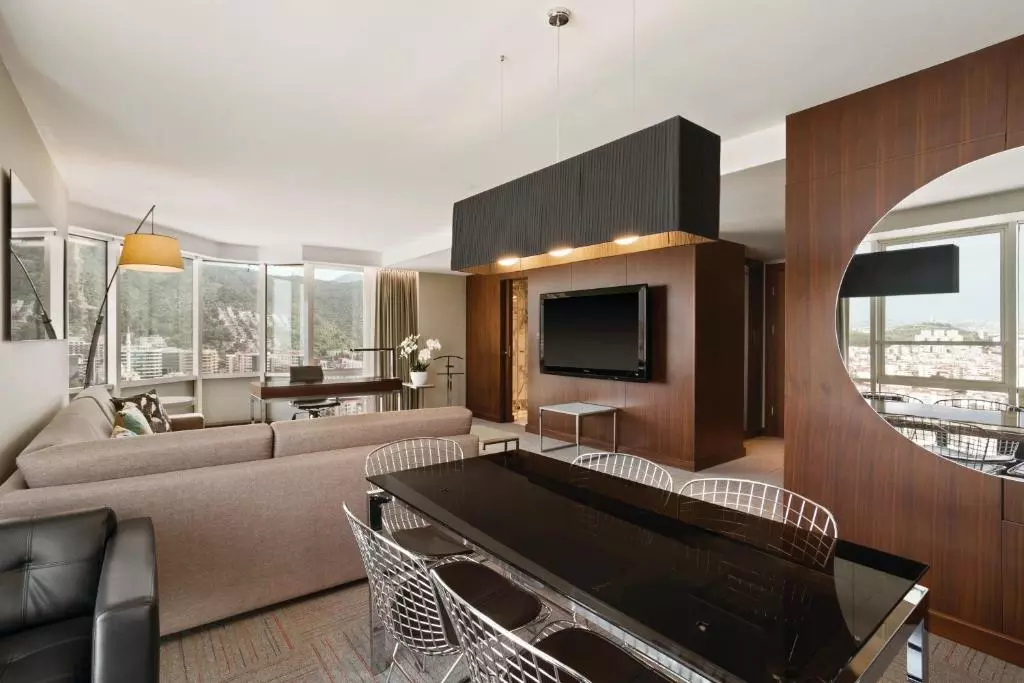 فضای داخلی اتاق هتل رامادا انکور ازمیر